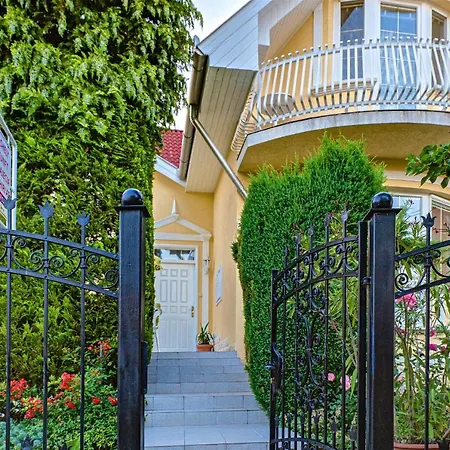 Csontos Vendeghaz בית הארחה 3*