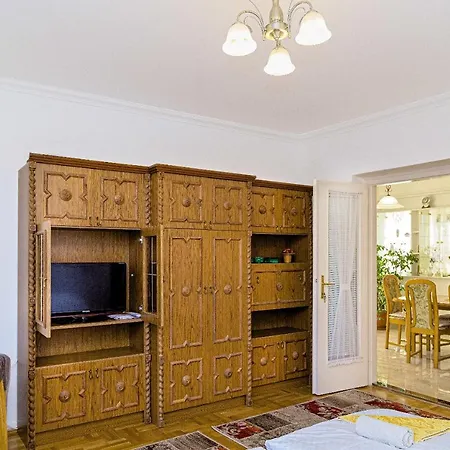 Csontos Vendeghaz 3*