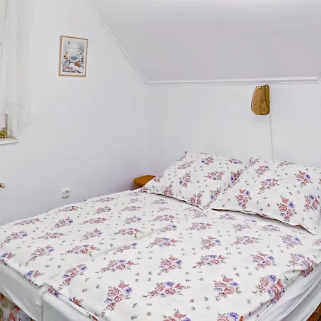 Csontos Vendeghaz 3*