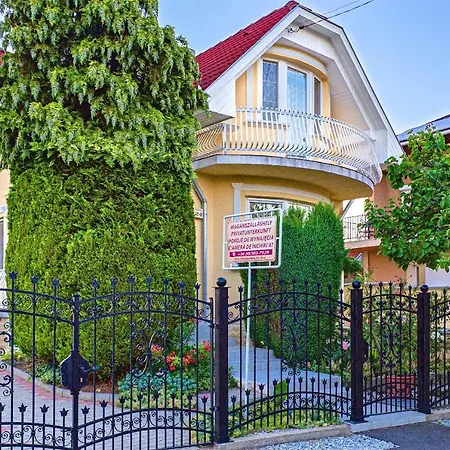 Csontos Vendeghaz 3*