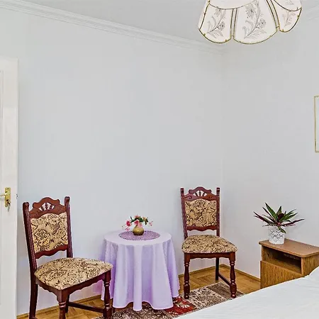 Csontos Vendeghaz 3*